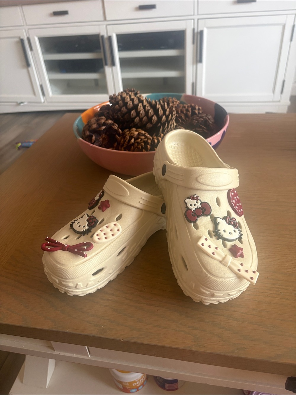HELLO KITTY CLASSIC FAUX CROCS — NWT
SIZE 7 1/2